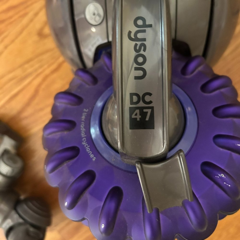 Dyson DC47 Vaccuum